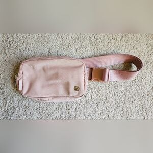 Lululemon Everywhere Belt Bag 1L